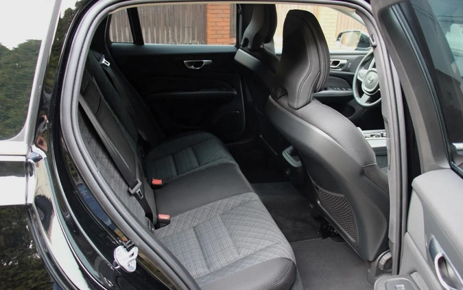Volvo V60 cena 139900 przebieg: 29900, rok produkcji 2023 z Moryń małe 781